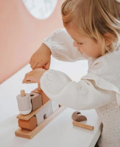 Label Label Stapelblokken Huisje Nougat 18 Mnd+ -Janob Verkoop LabelLabelstapelblokkenhuisjenougatB