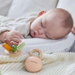 Plan Toys Activiteitenspeeltje Kwal Modern Rustic 6 M+ 7 Plan Toys Activiteitenspeeltje Kwal Modern Rustic 6 M+ -Janob Verkoop PlanToysactiviteitenspeeltjekwalmodernrustic5282c