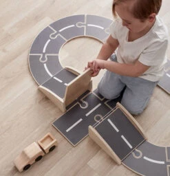 Kids Concept Autobaan Aiden 1 Jr+ -Janob Verkoop kids concept autobaan aiden 1000425 j 1